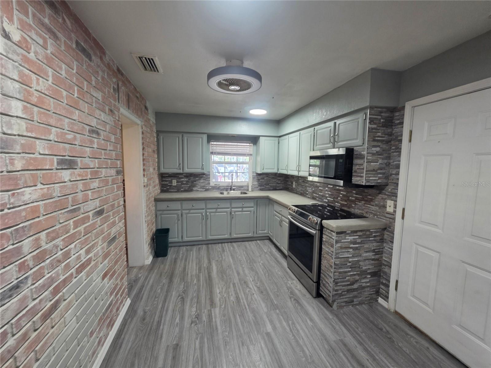 4414 Bonnet Lake Dr Property Photo 7