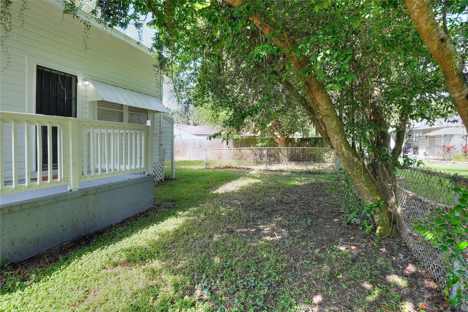 770 E Lemon St Property Photo 35