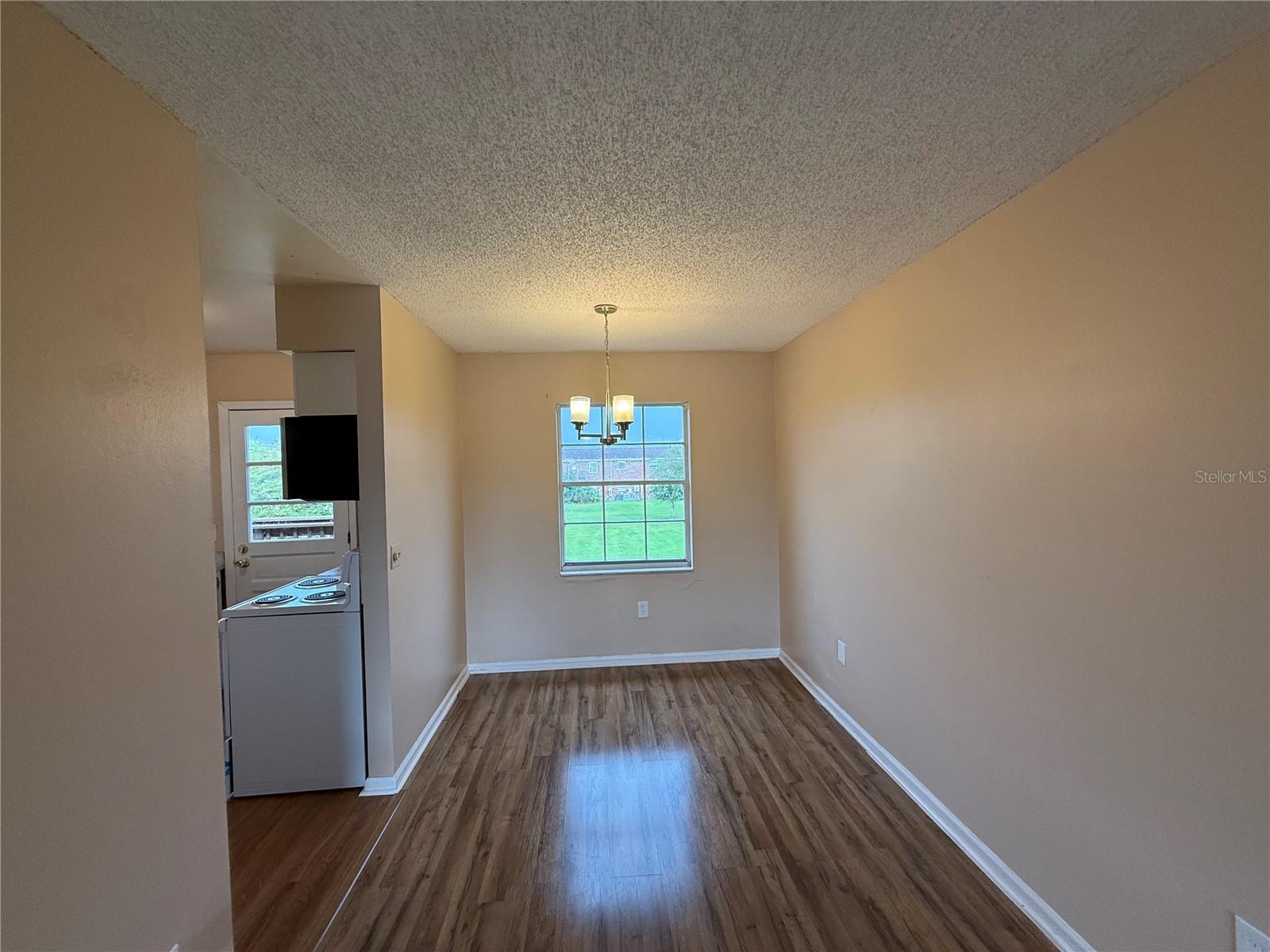 1920 E Edgewood Dr #n8 Property Photo 5