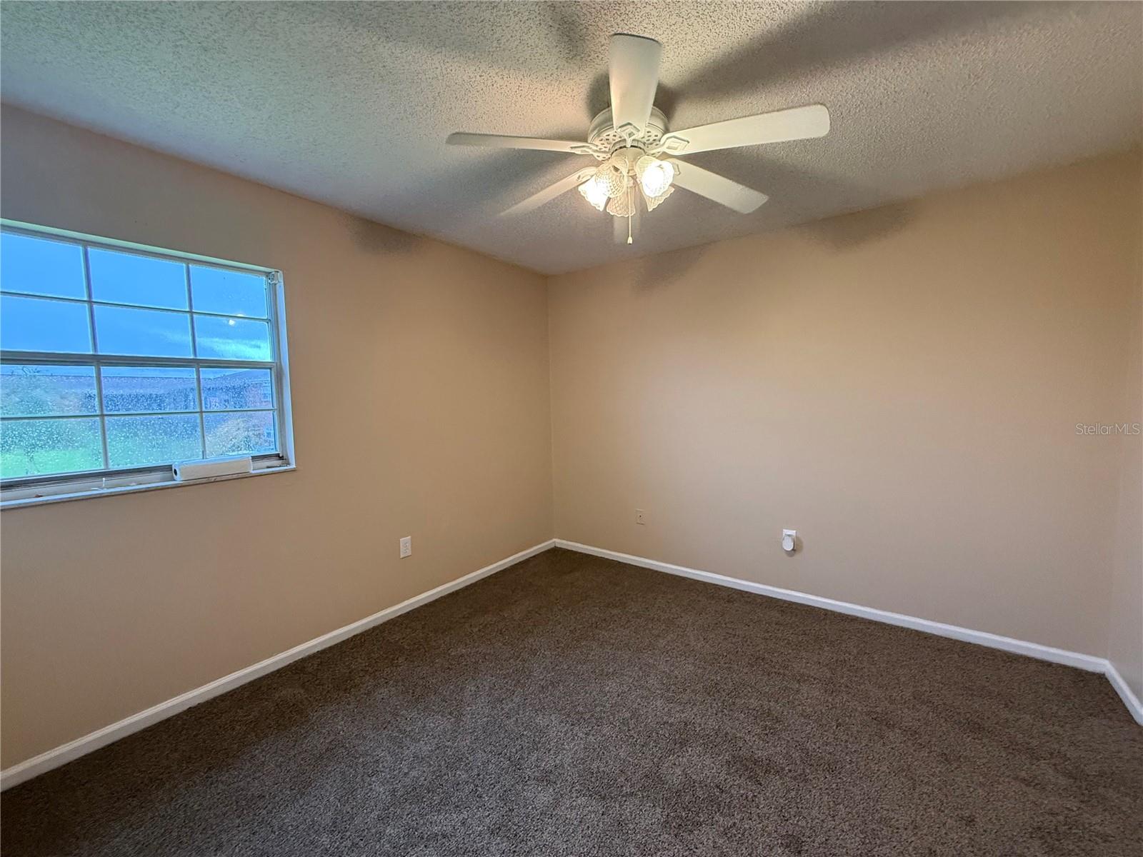1920 E Edgewood Dr #n8 Property Photo 6