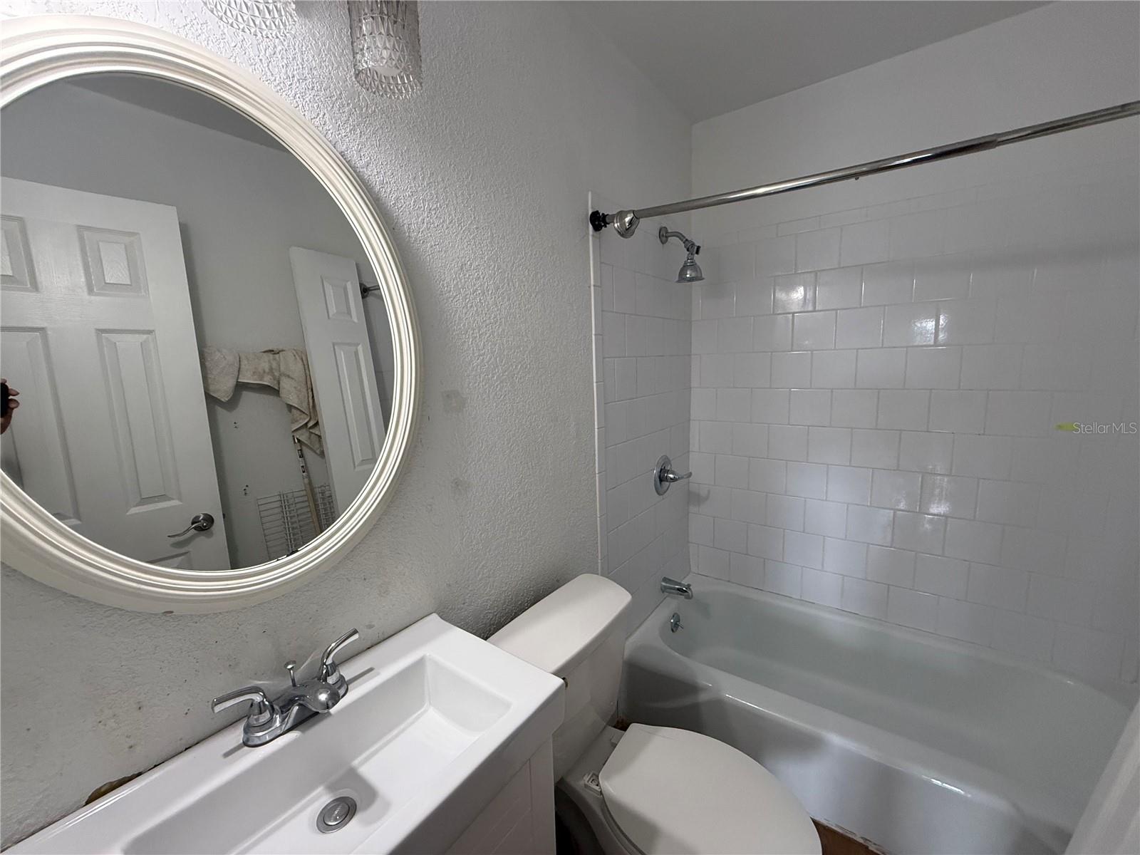 1920 E Edgewood Dr #n8 Property Photo 8