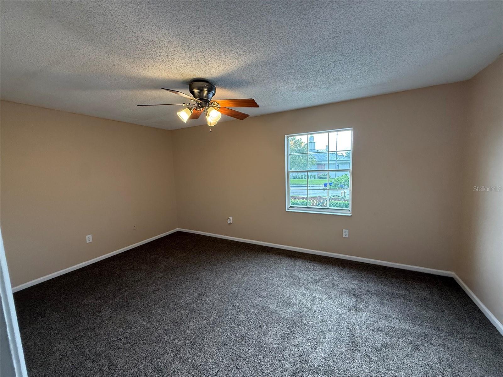1920 E Edgewood Dr #n8 Property Photo 9