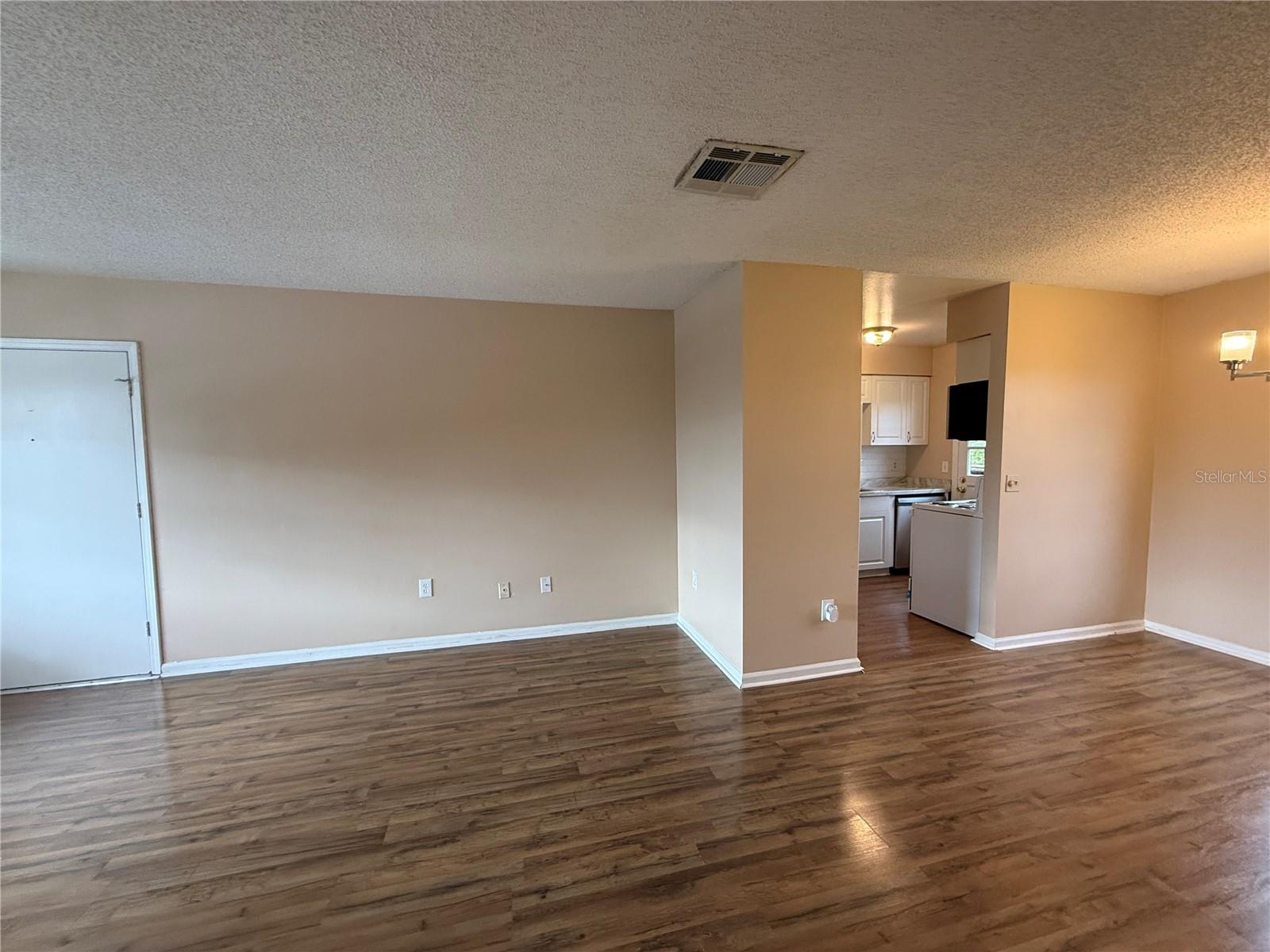 1920 E Edgewood Dr #n8 Property Photo 11