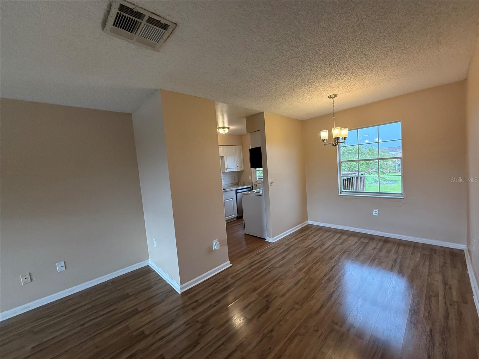 1920 E Edgewood Dr #n8 Property Photo 12