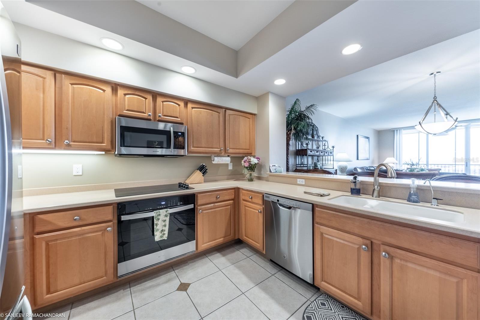 3313 Sunset Key Cir #403 Property Photo 10