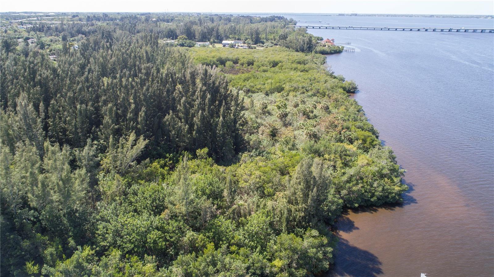 418 Peace Island Dr Property Photo 3
