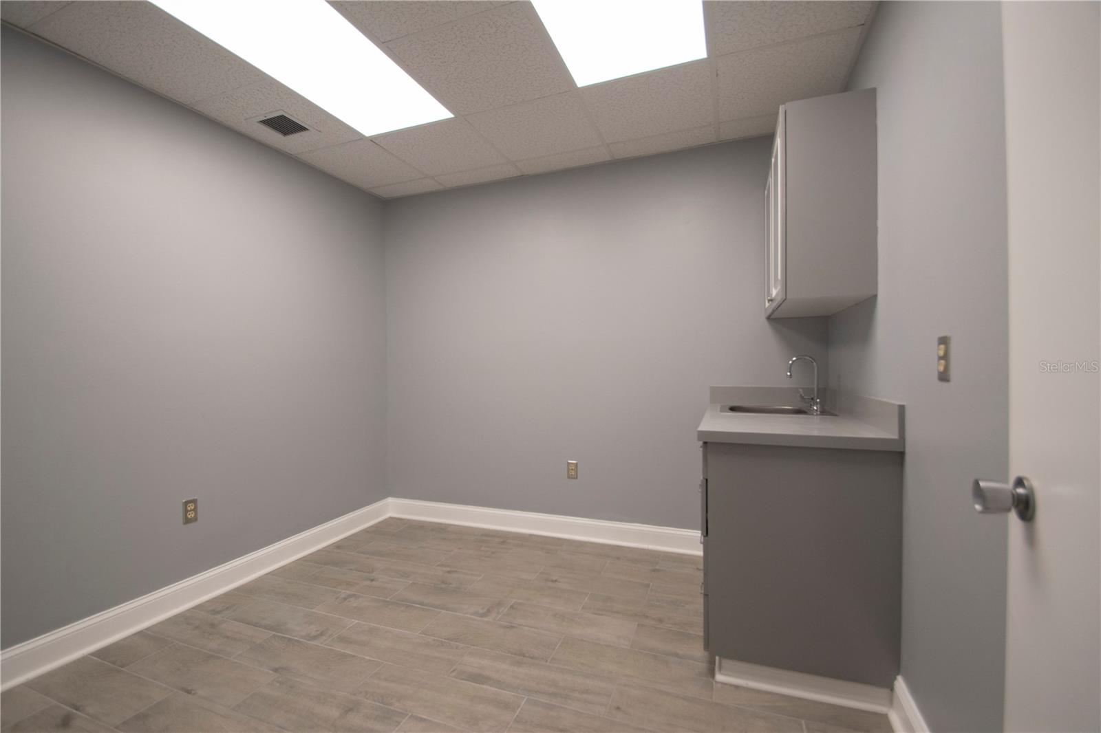 2400 Harbor Blvd #10 Property Photo 8