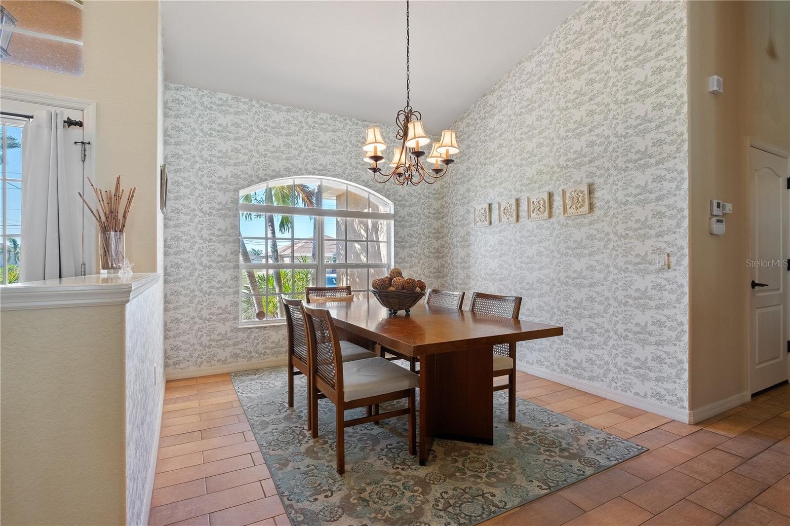 175 Rotonda Boulevard E Property Photo 4