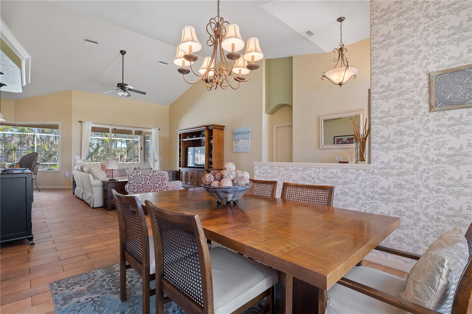 175 Rotonda Boulevard E Property Photo 6