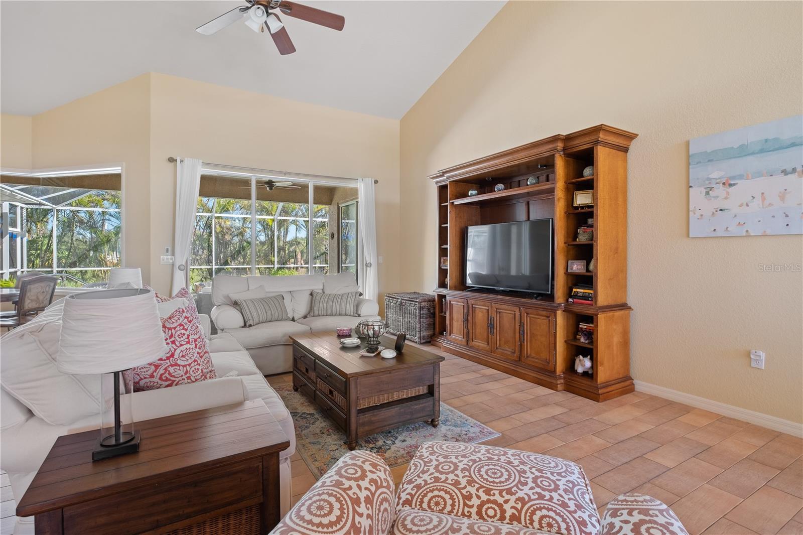 175 Rotonda Boulevard E Property Photo 8