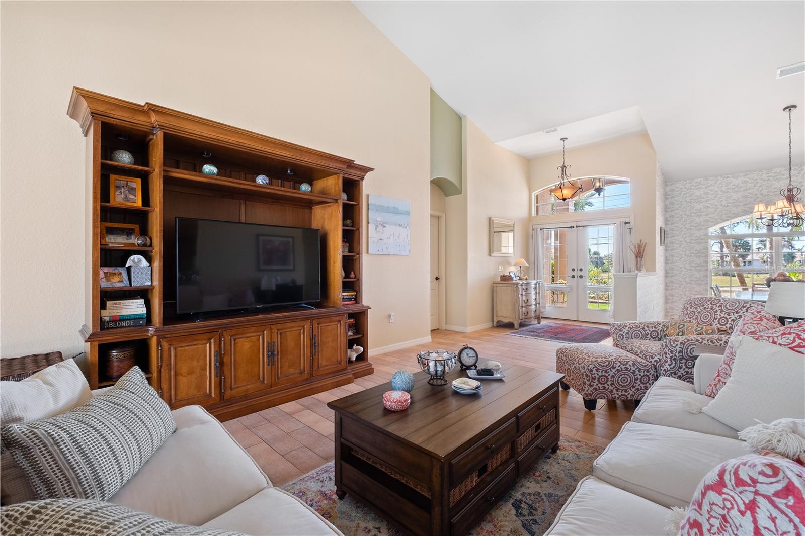 175 Rotonda Boulevard E Property Photo 9