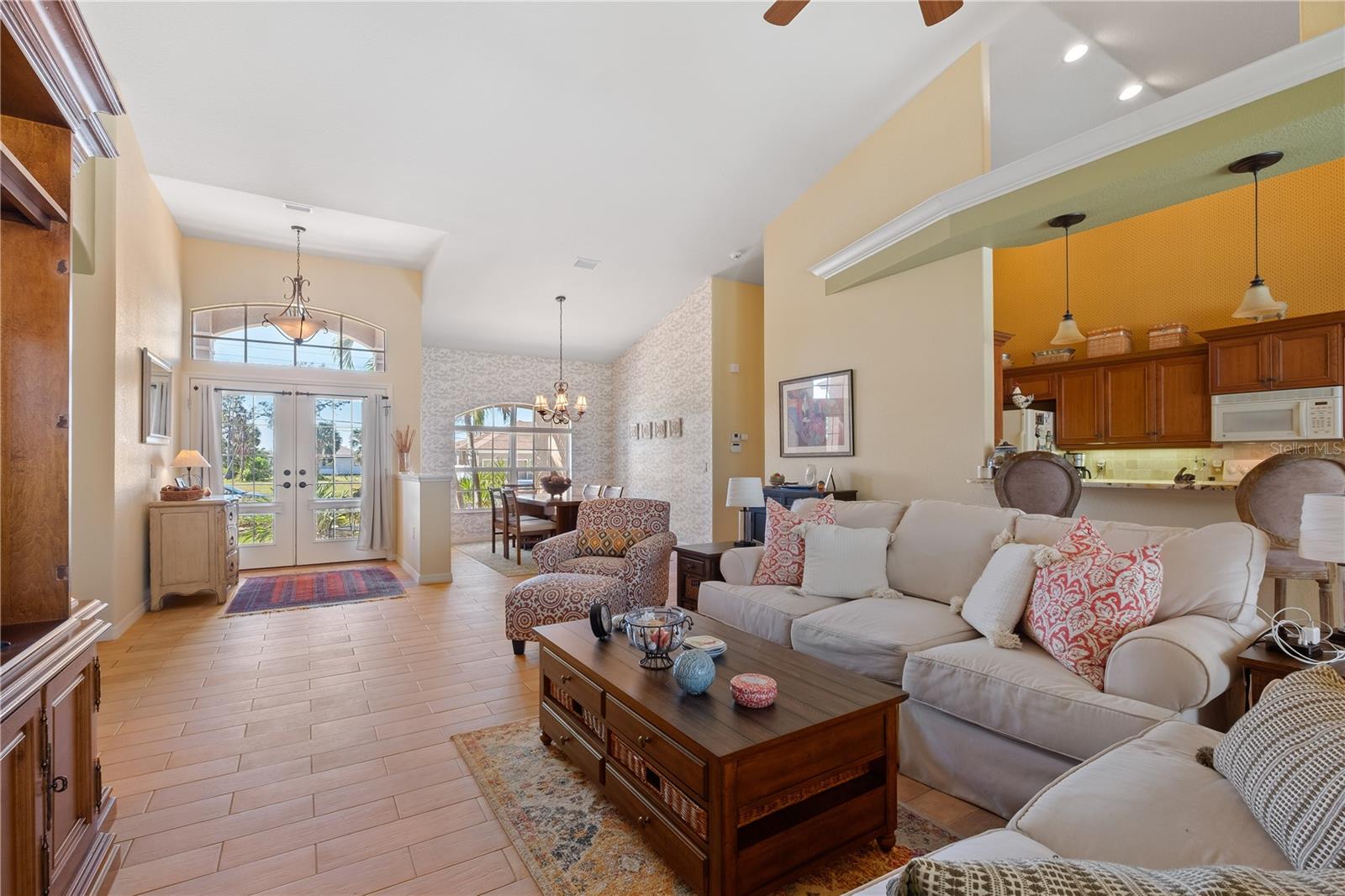 175 Rotonda Boulevard E Property Photo 10