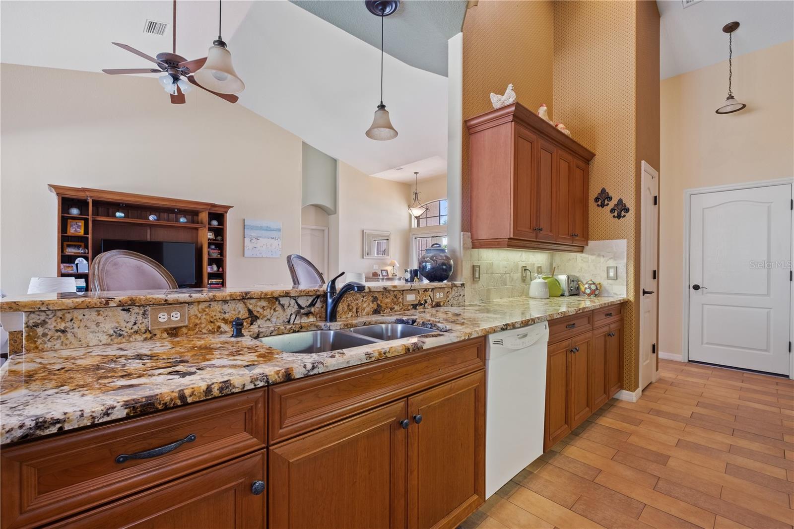 175 Rotonda Boulevard E Property Photo 13