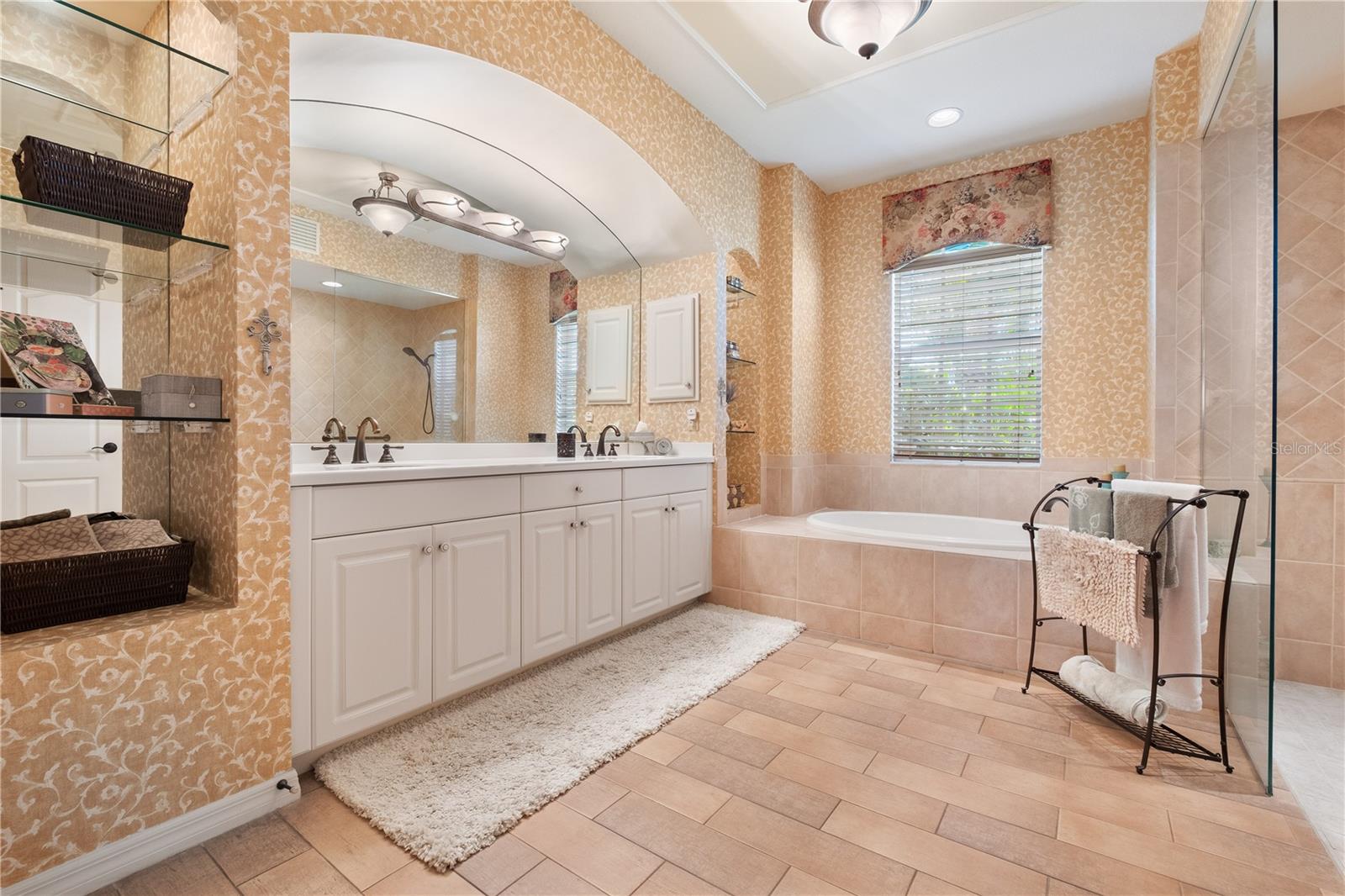 175 Rotonda Boulevard E Property Photo 19