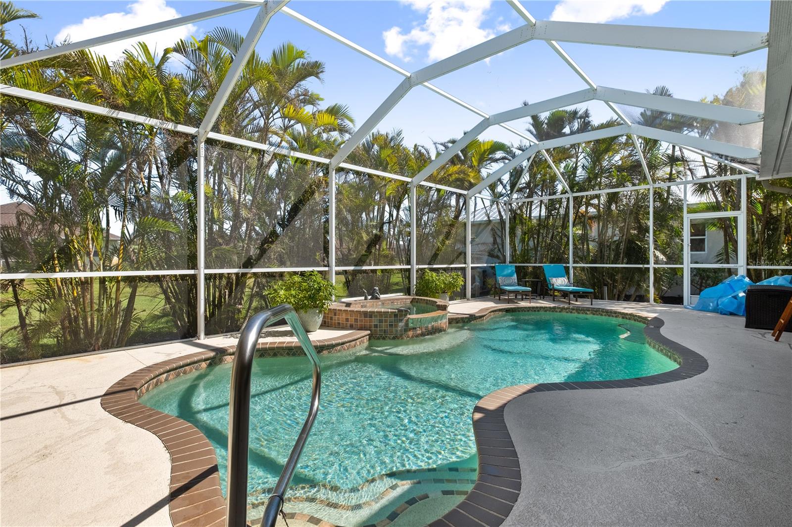 175 Rotonda Boulevard E Property Photo 34