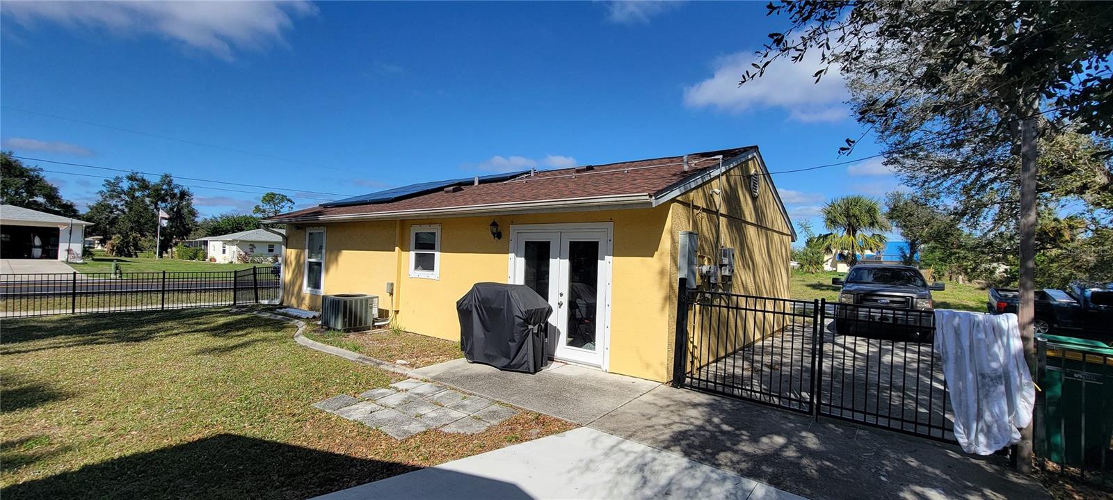 21427 Michigan Ave Property Photo 4