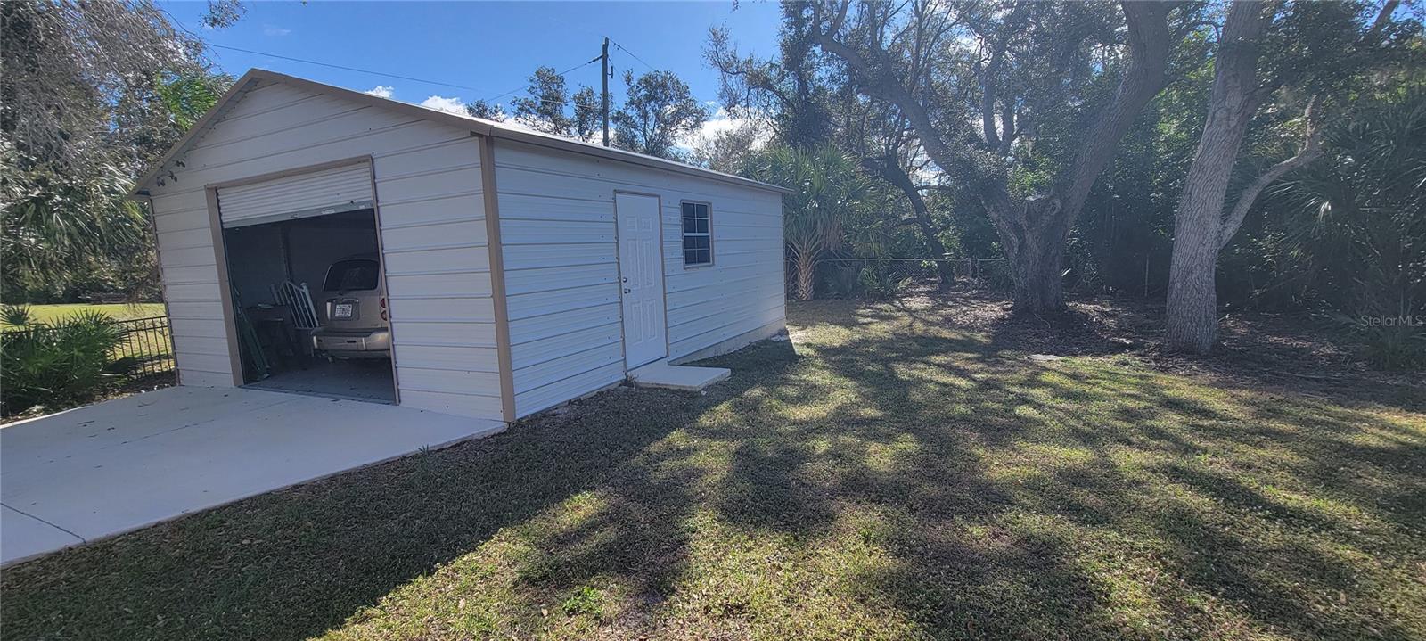 21427 Michigan Ave Property Photo 5