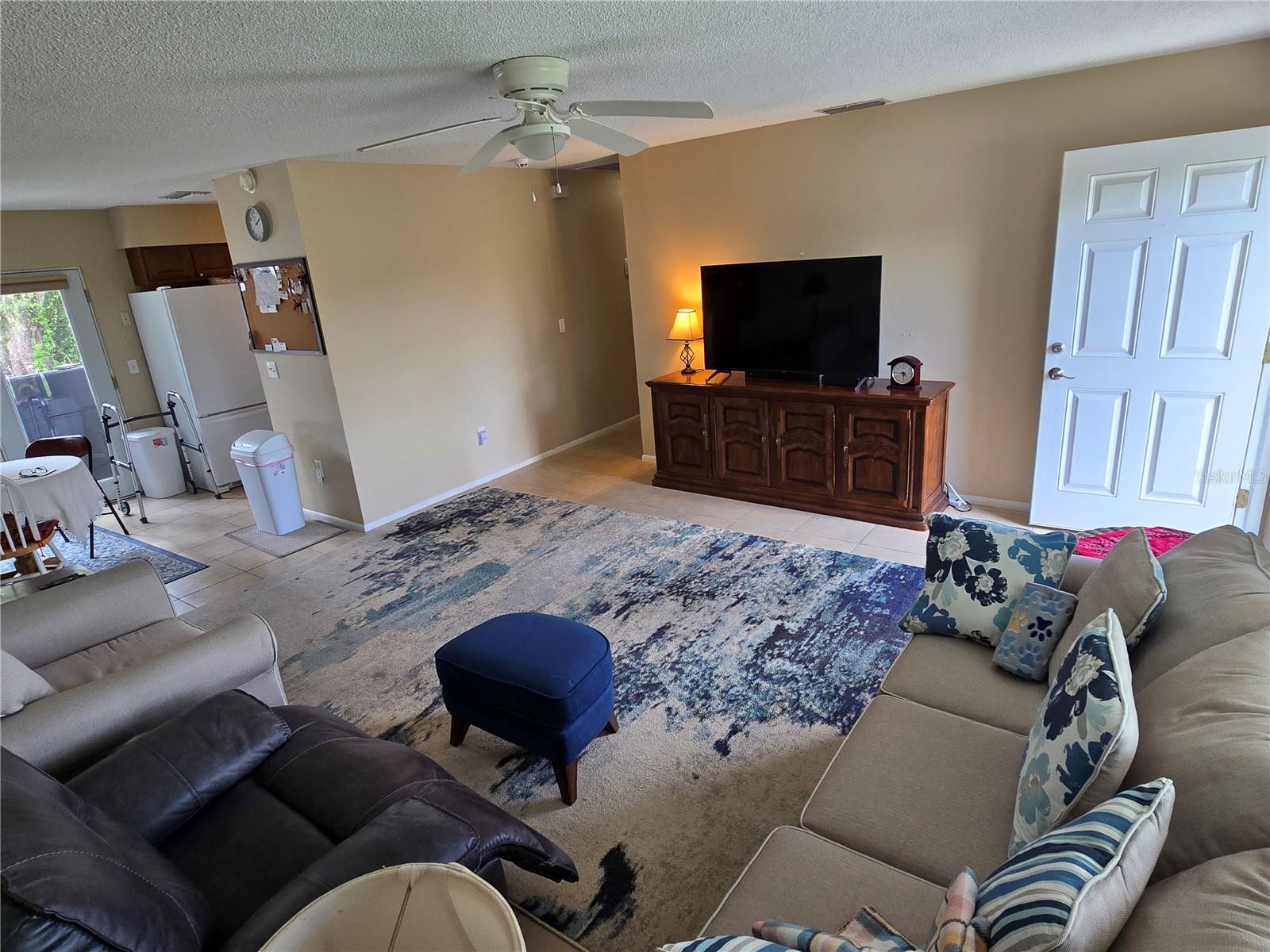 21427 Michigan Ave Property Photo 8
