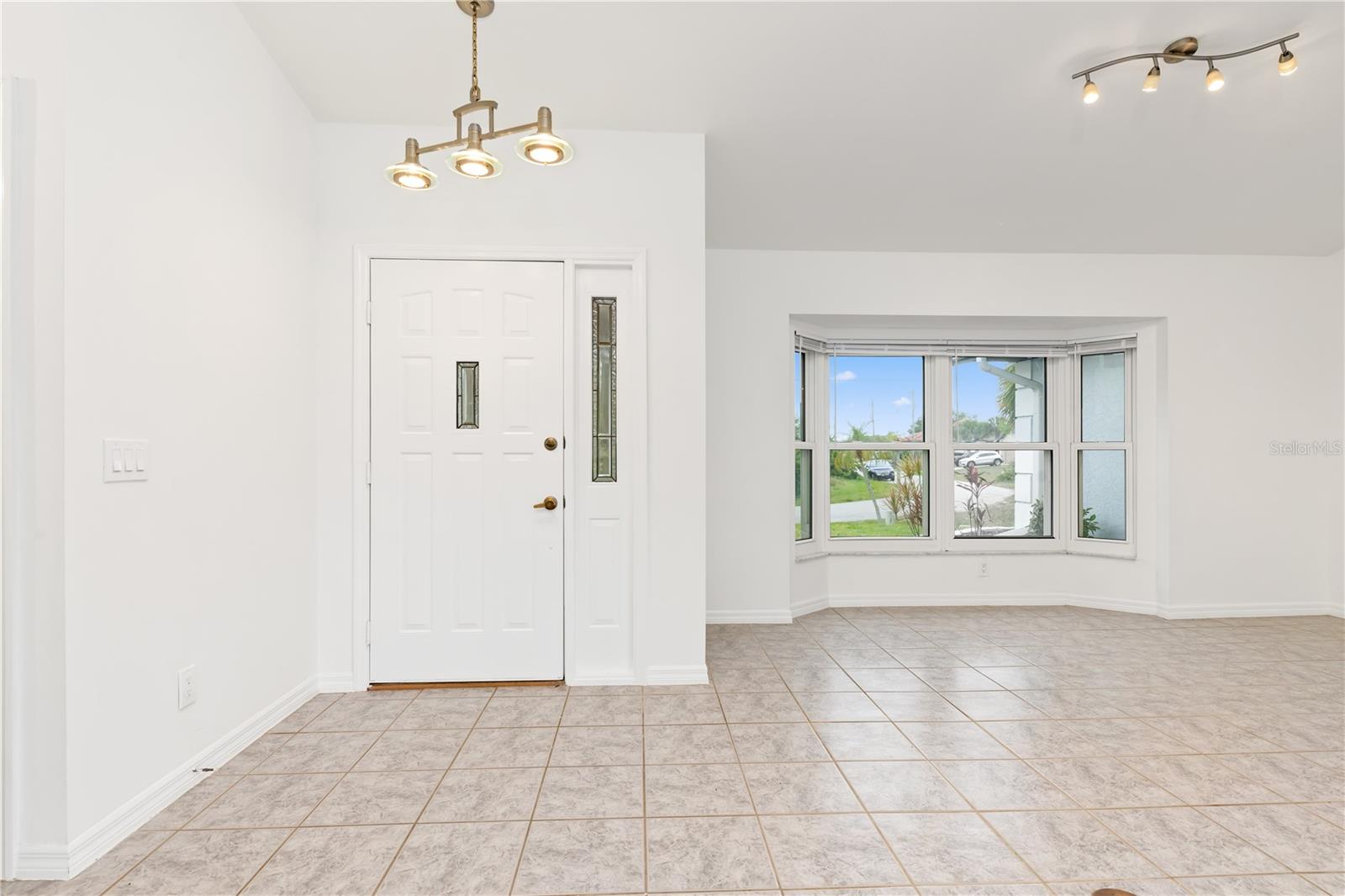 18882 Ayrshire Cir Property Photo 2