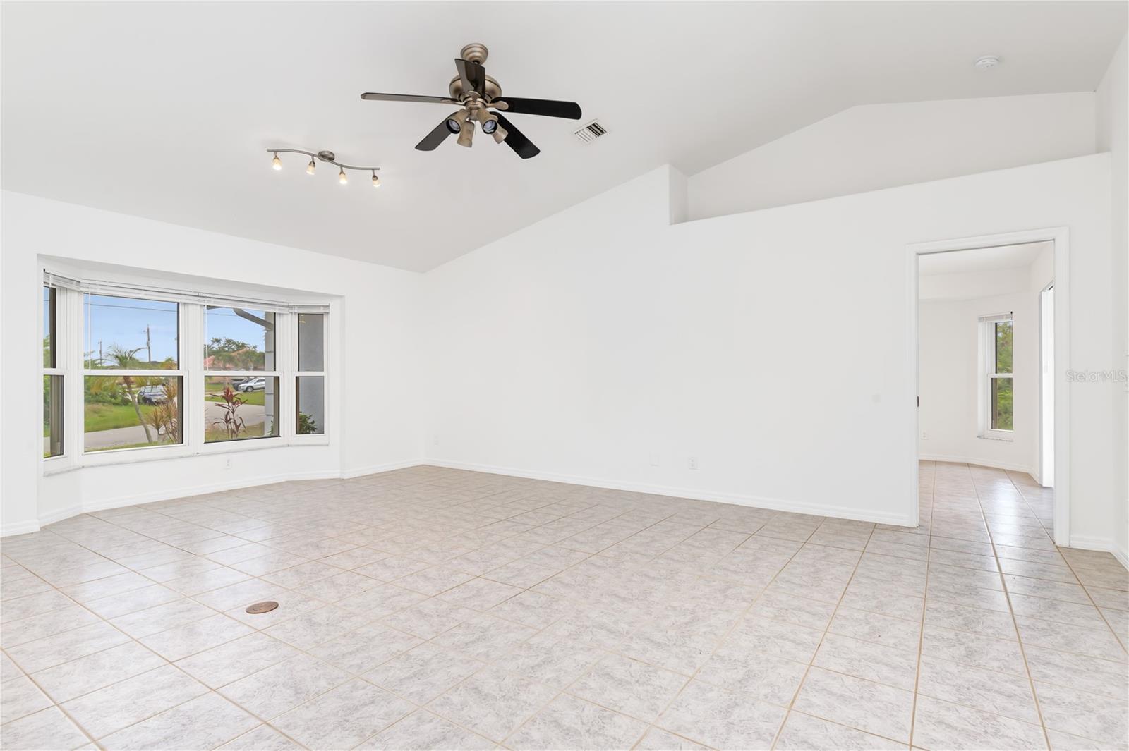 18882 Ayrshire Cir Property Photo 3