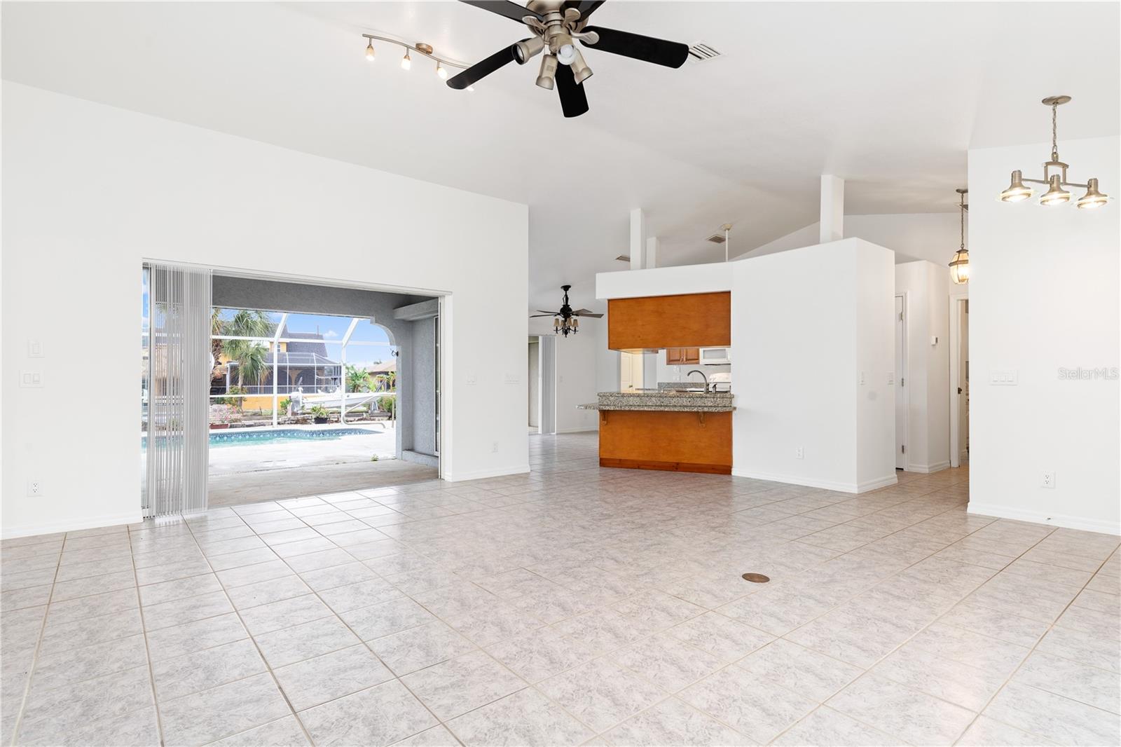 18882 Ayrshire Cir Property Photo 5