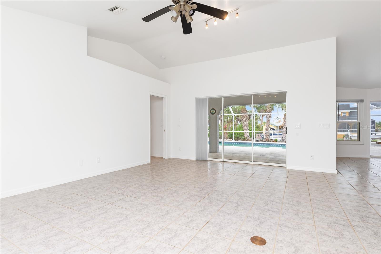 18882 Ayrshire Cir Property Photo 7