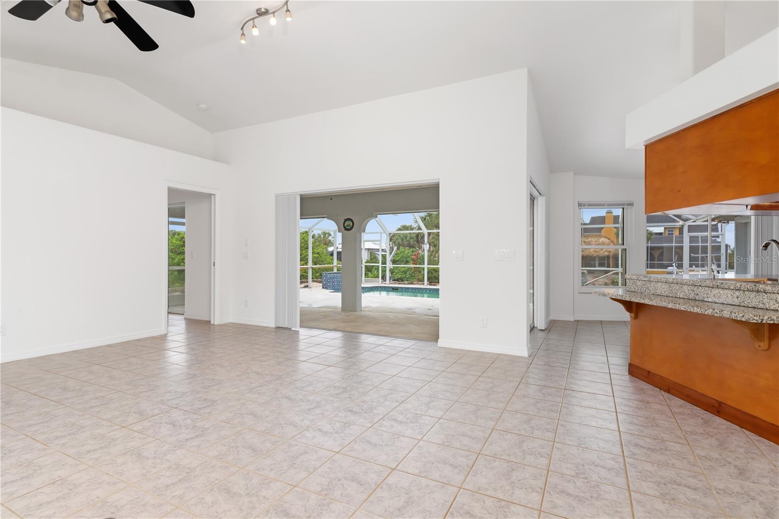 18882 Ayrshire Cir Property Photo 8