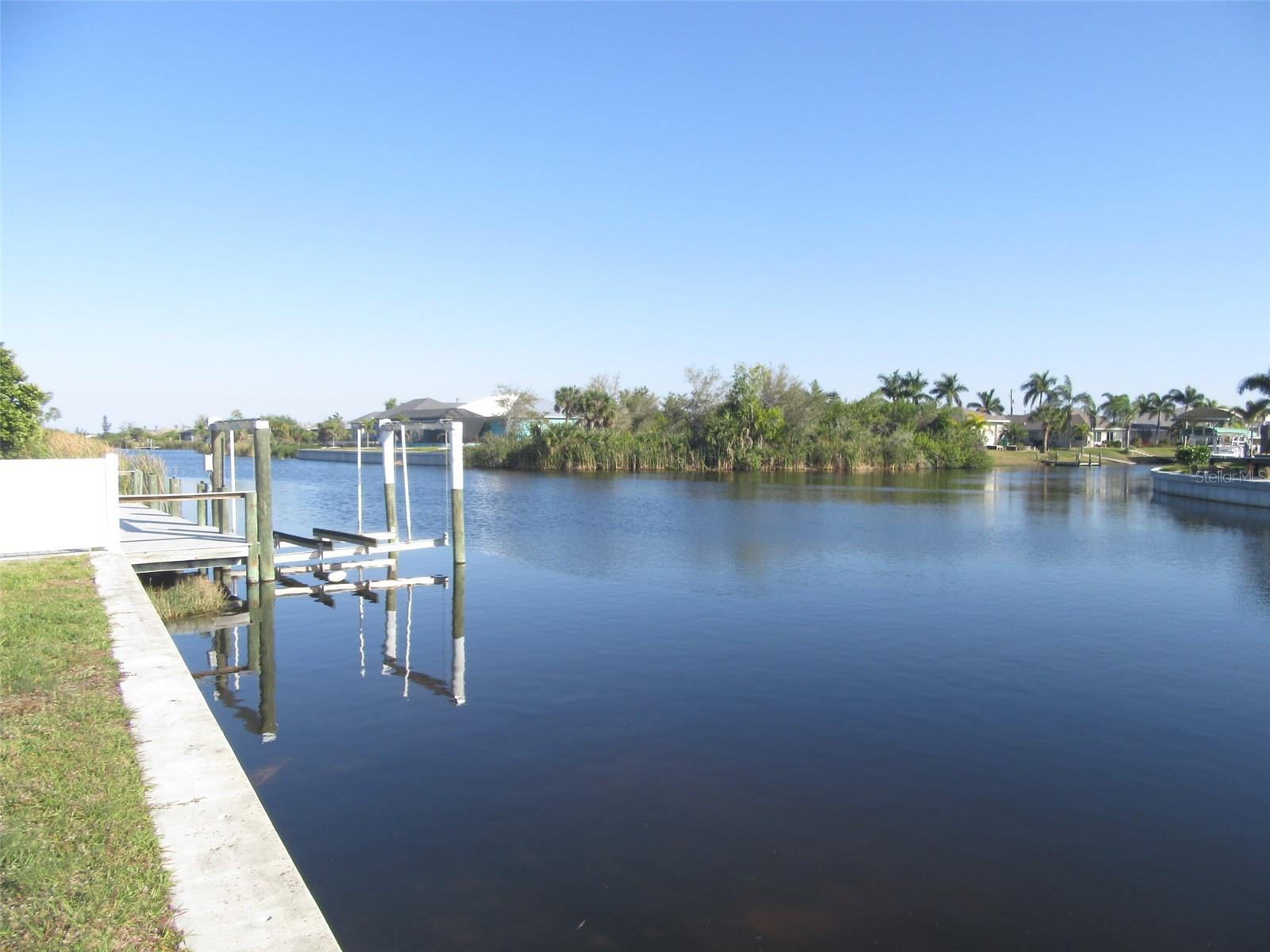 9572 SINGER CIR Property Photo 1