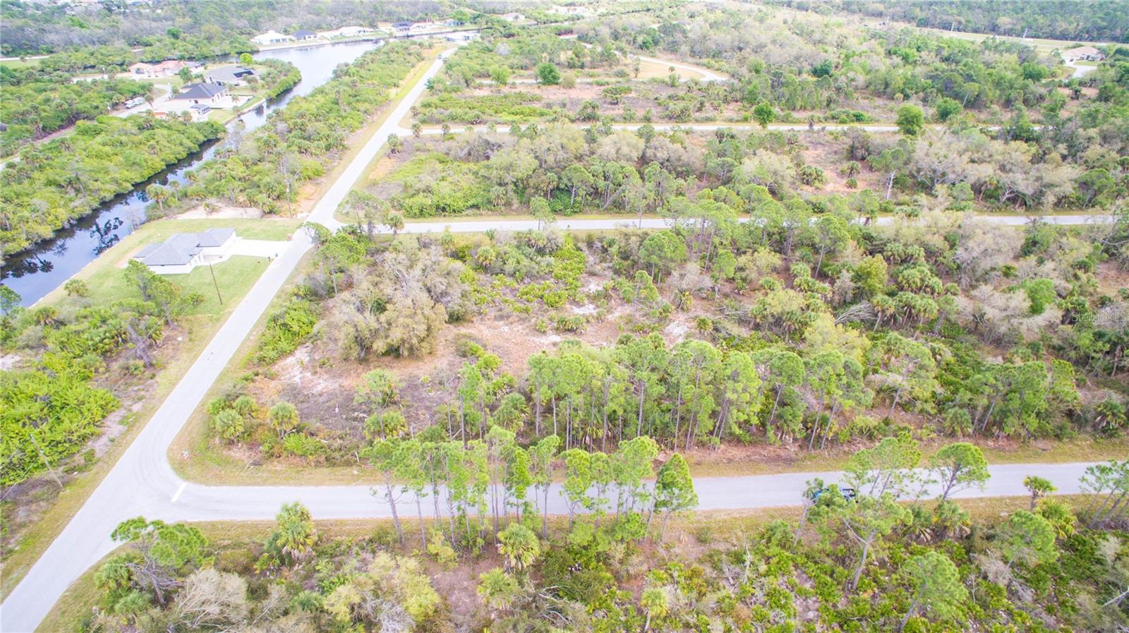 2284 Patrick St Property Photo 4