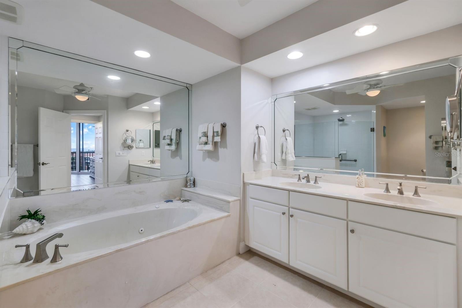 3313 Sunset Key Cir #404 Property Photo 16