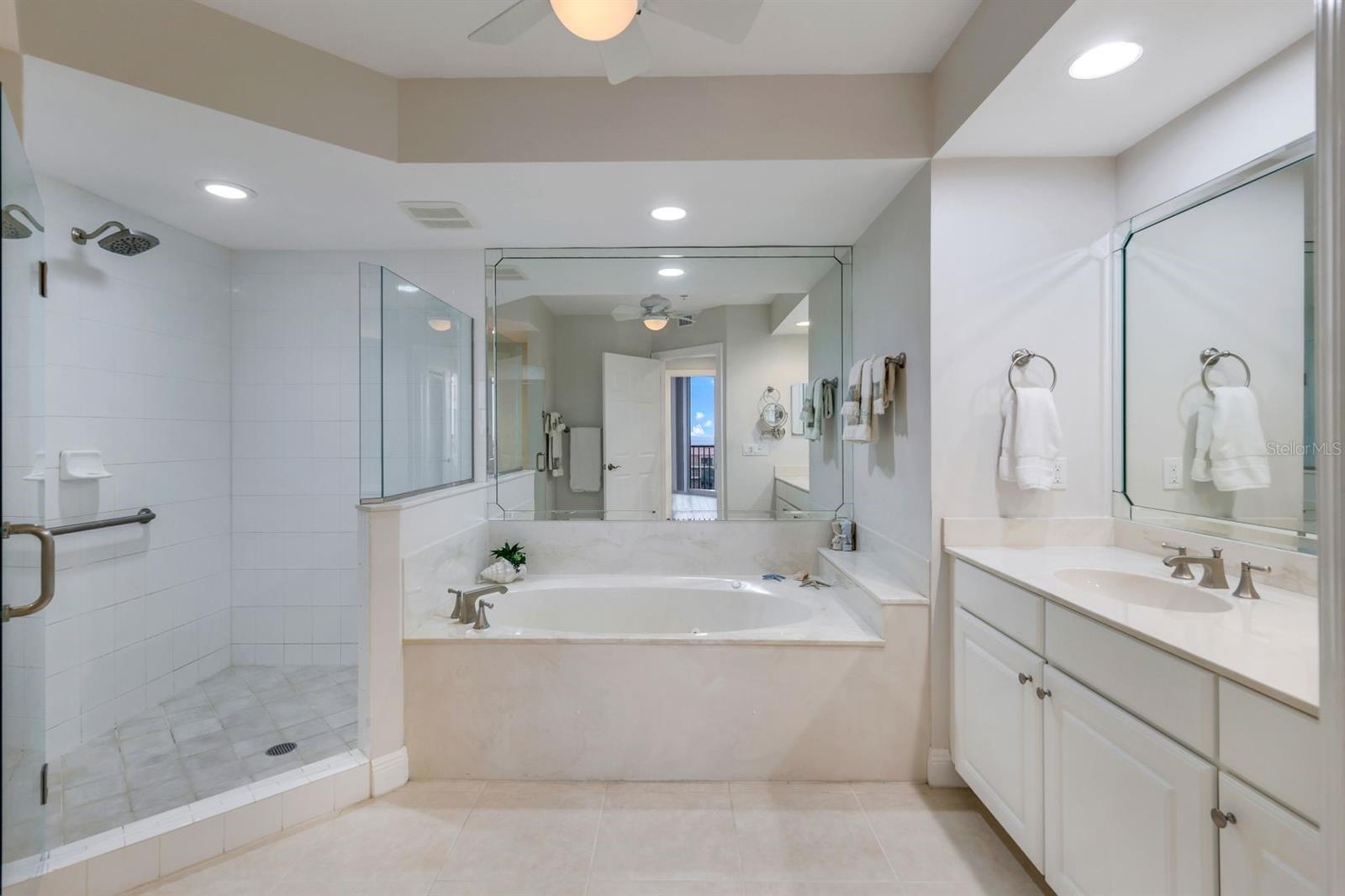3313 Sunset Key Cir #404 Property Photo 17