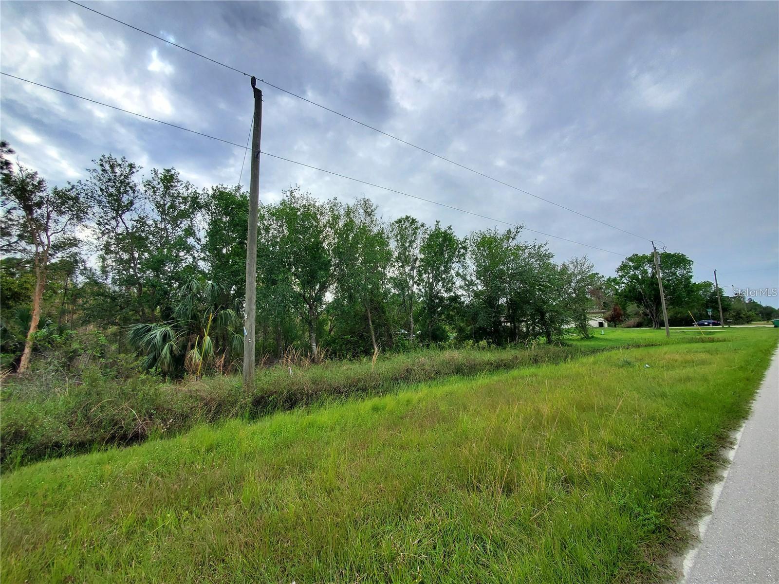 28275 Morningside Dr Property Photo 3
