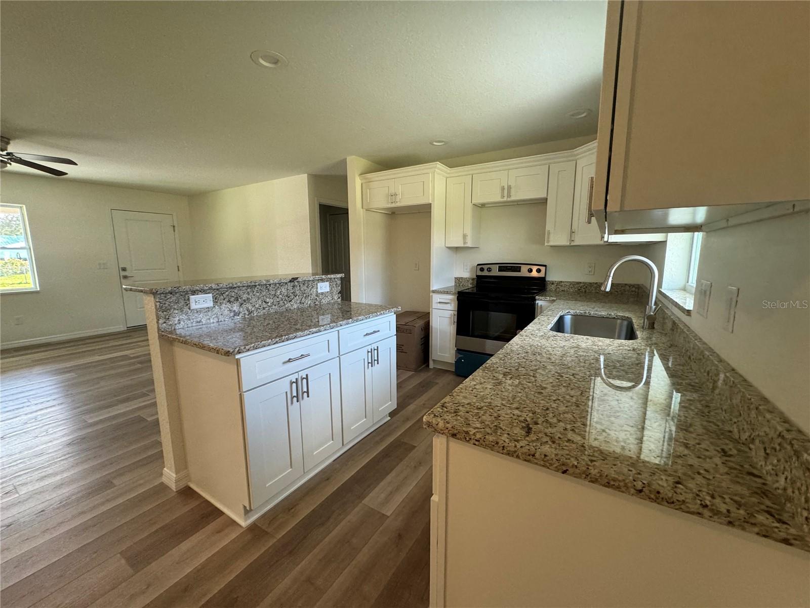 516 Clark Ln Property Photo 2