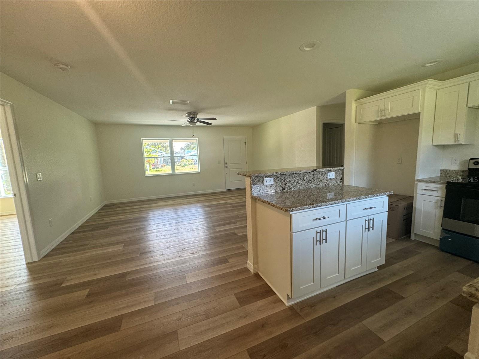 516 Clark Ln Property Photo 3