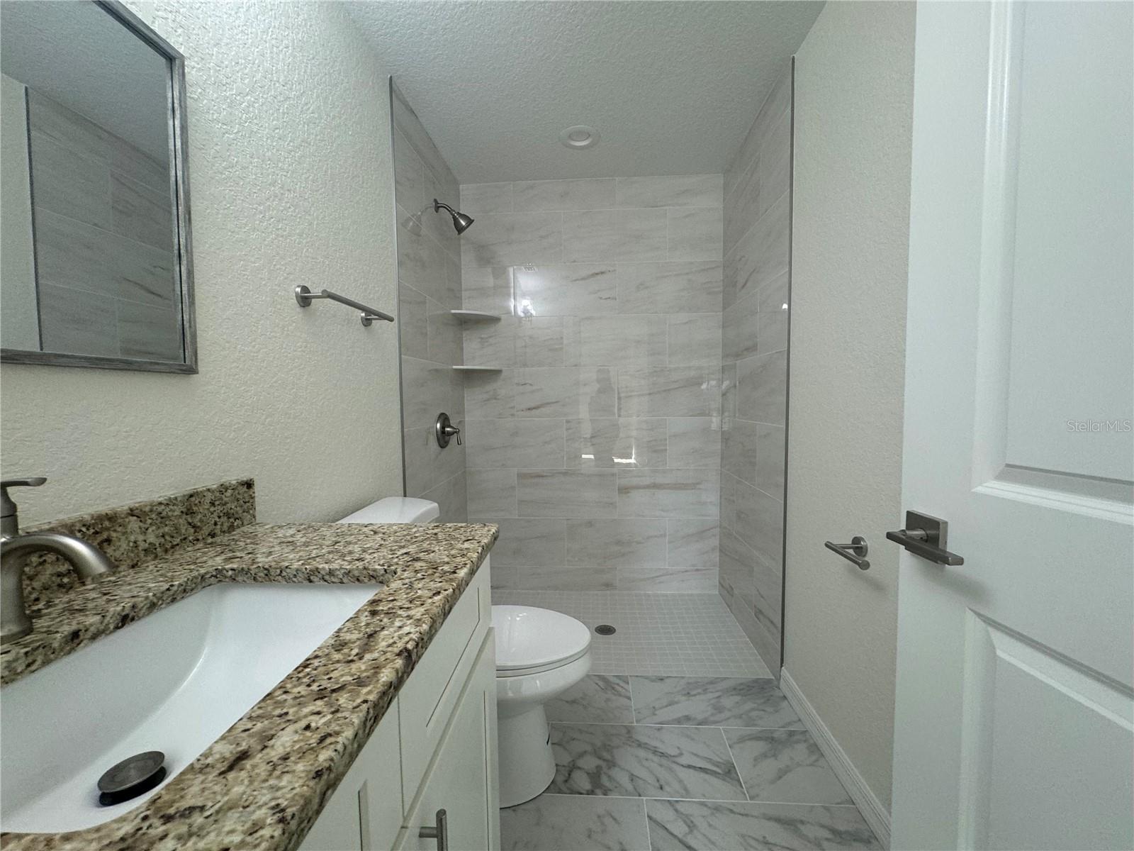 516 Clark Ln Property Photo 4