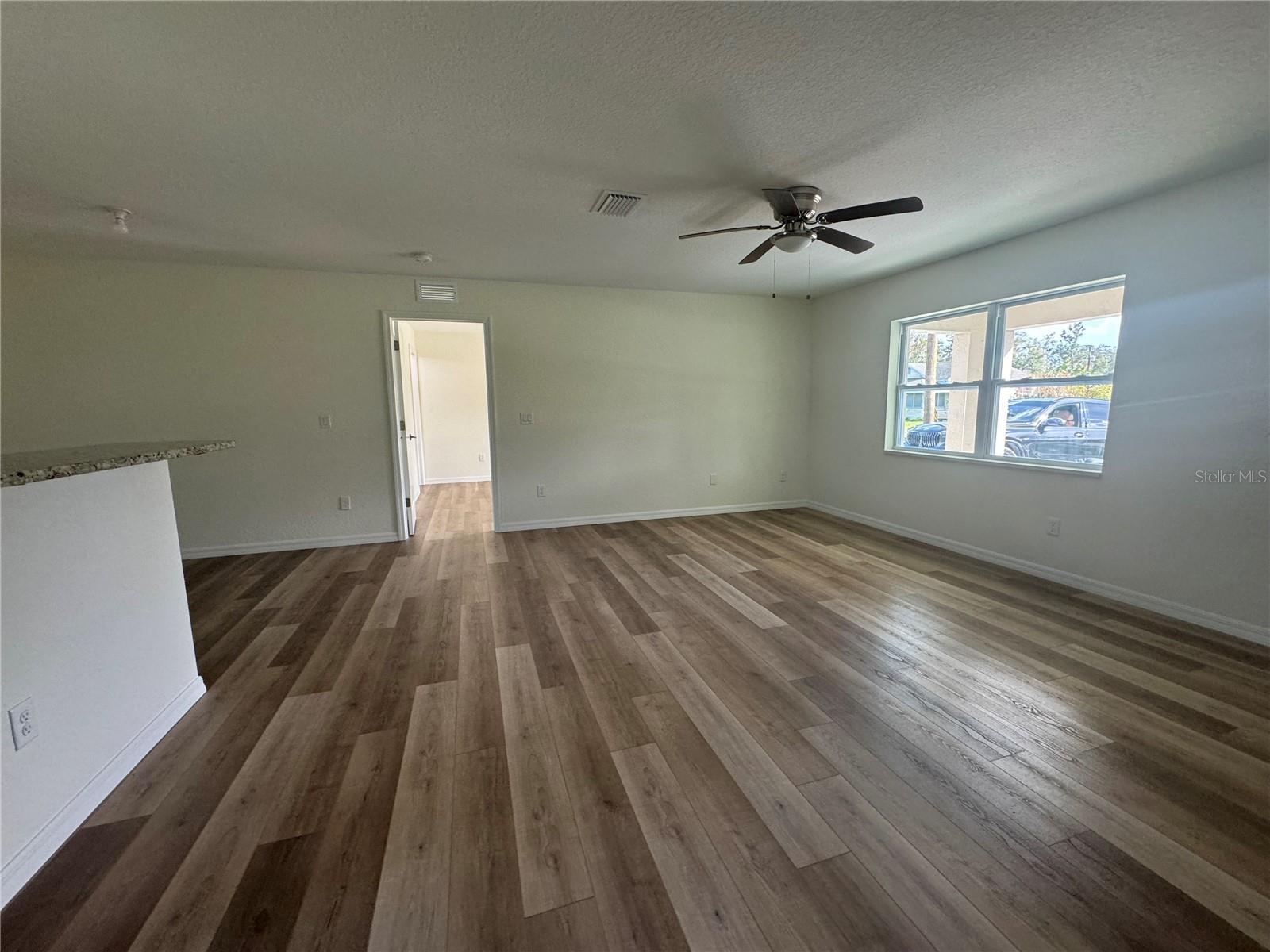 516 Clark Ln Property Photo 28