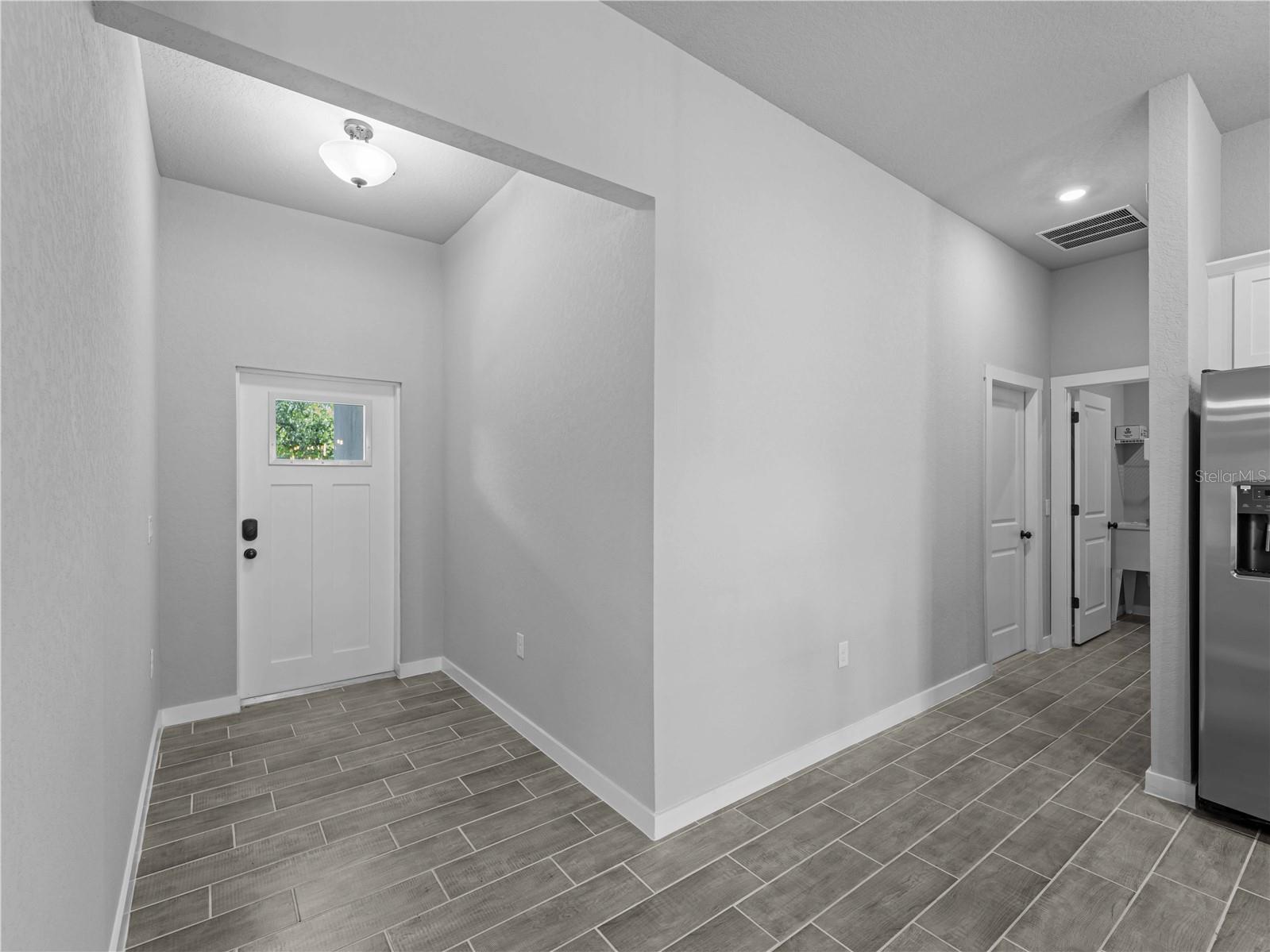 3377 Audette St Property Photo 7