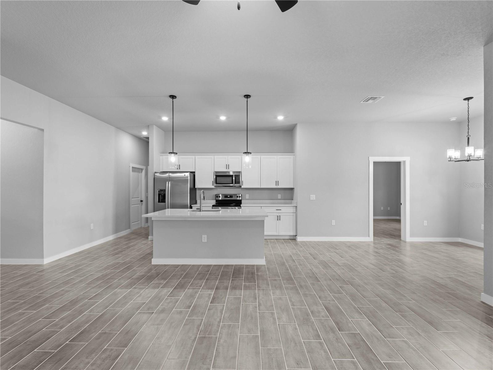 3377 Audette St Property Photo 11