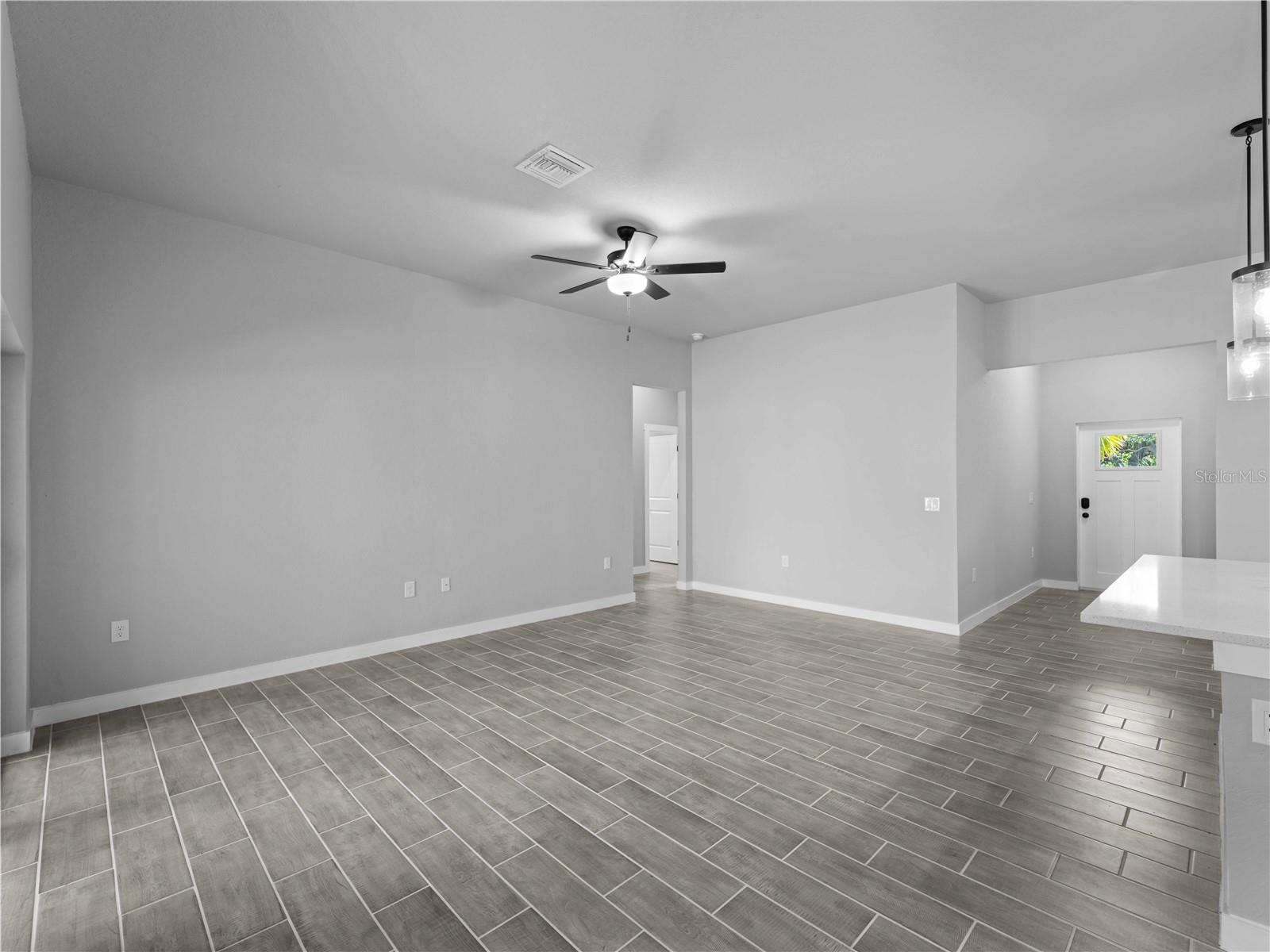 3377 Audette St Property Photo 12