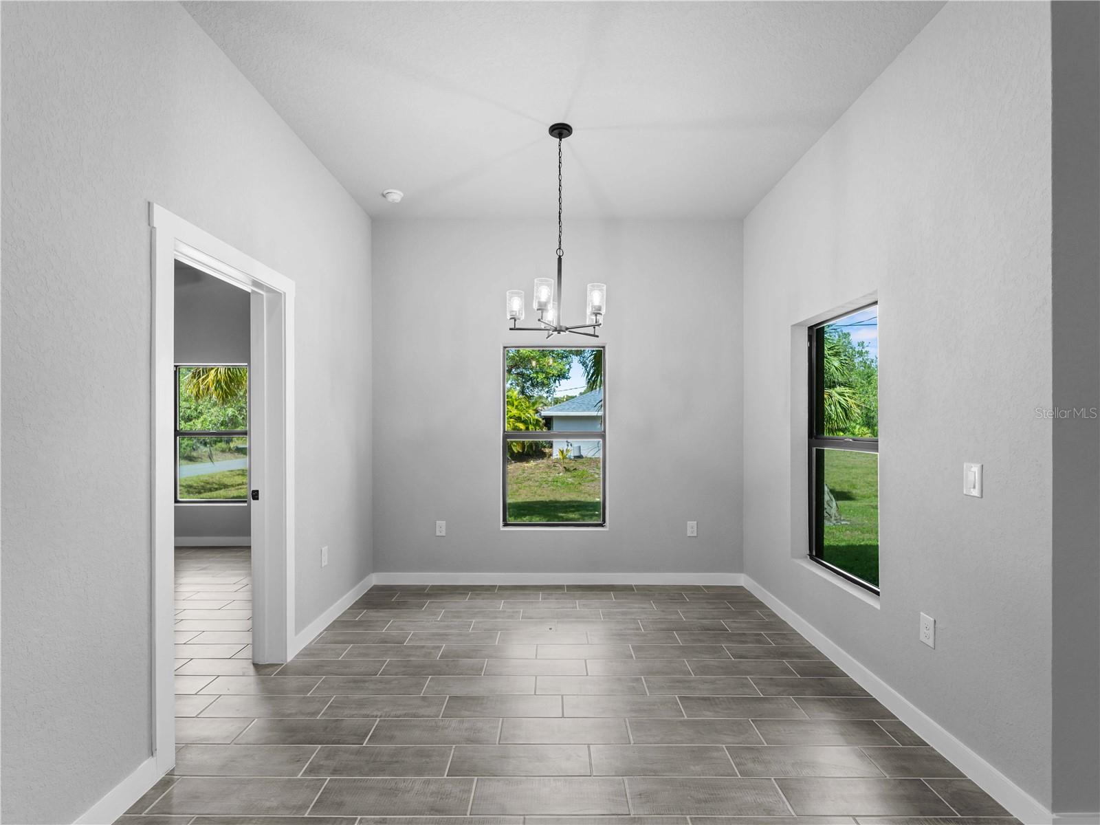 3377 Audette St Property Photo 14