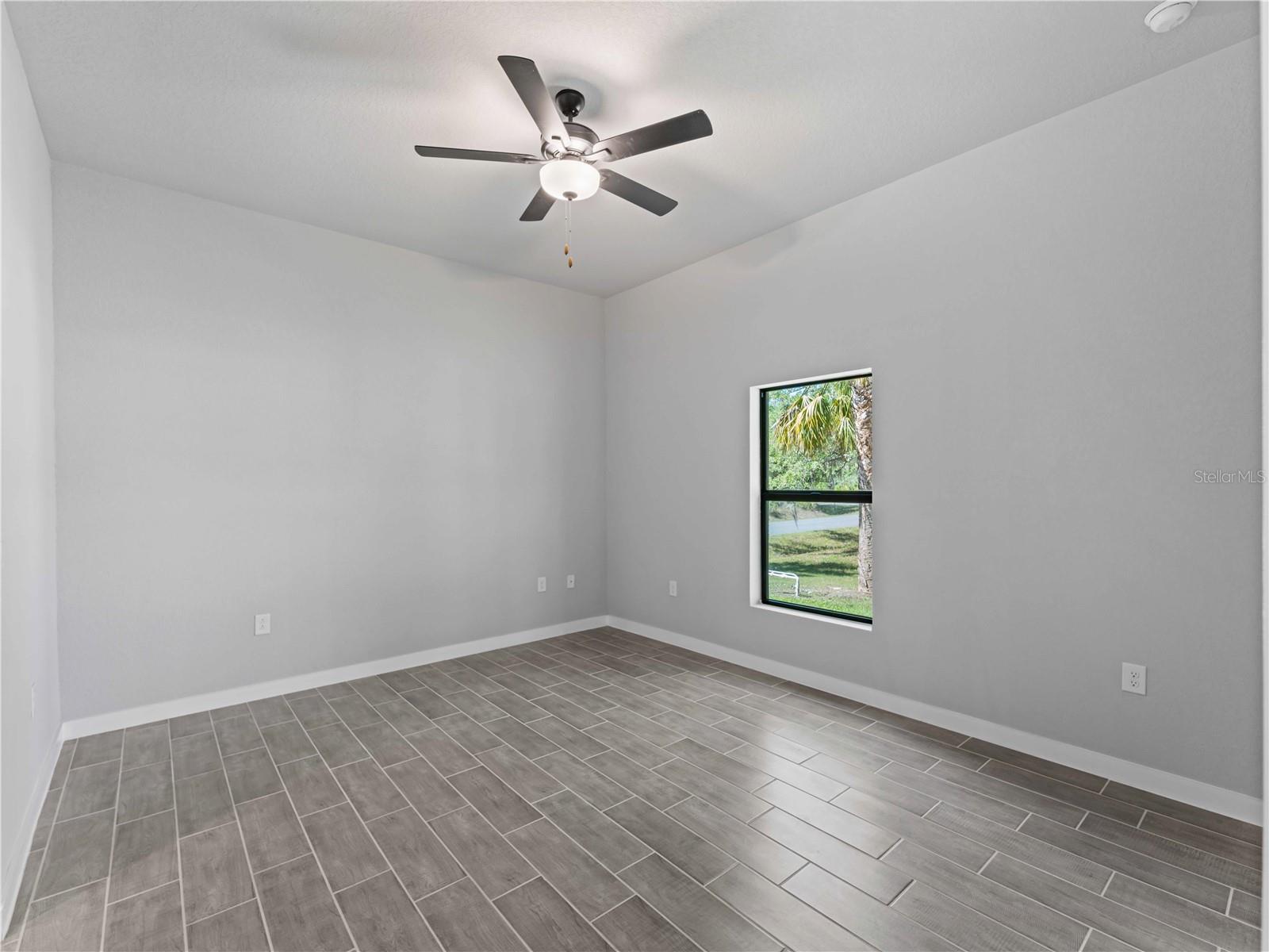 3377 Audette St Property Photo 15