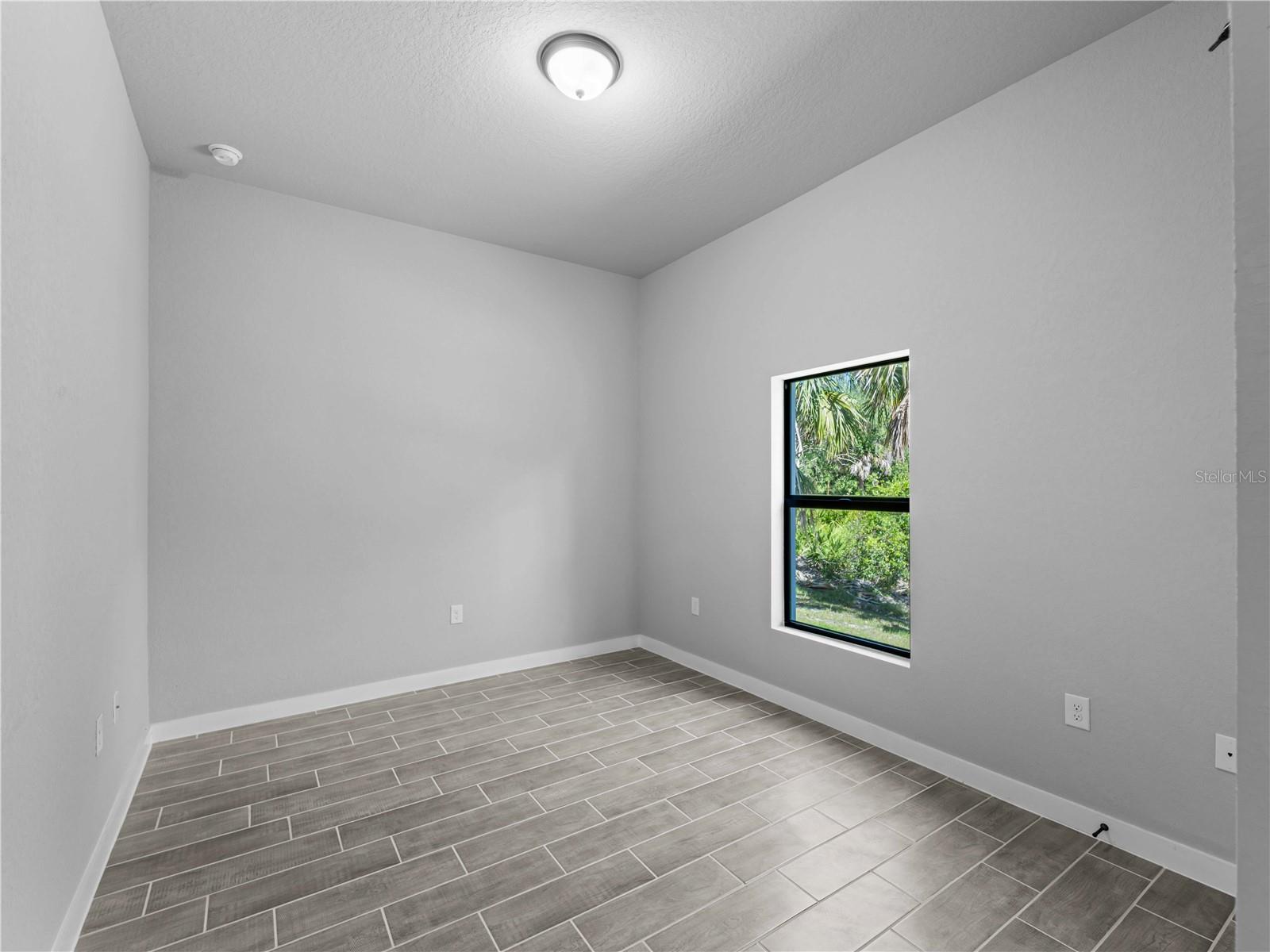 3377 Audette St Property Photo 24
