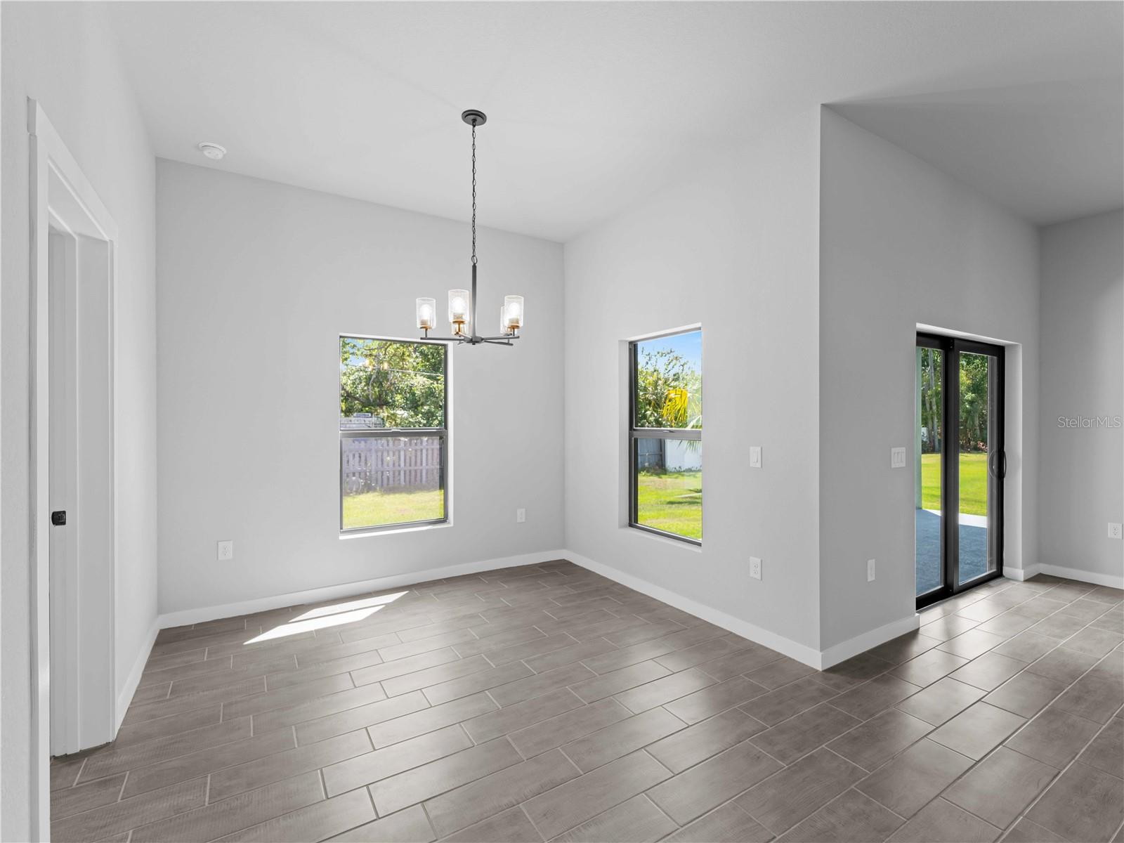 20295 Banner Ave Property Photo 12