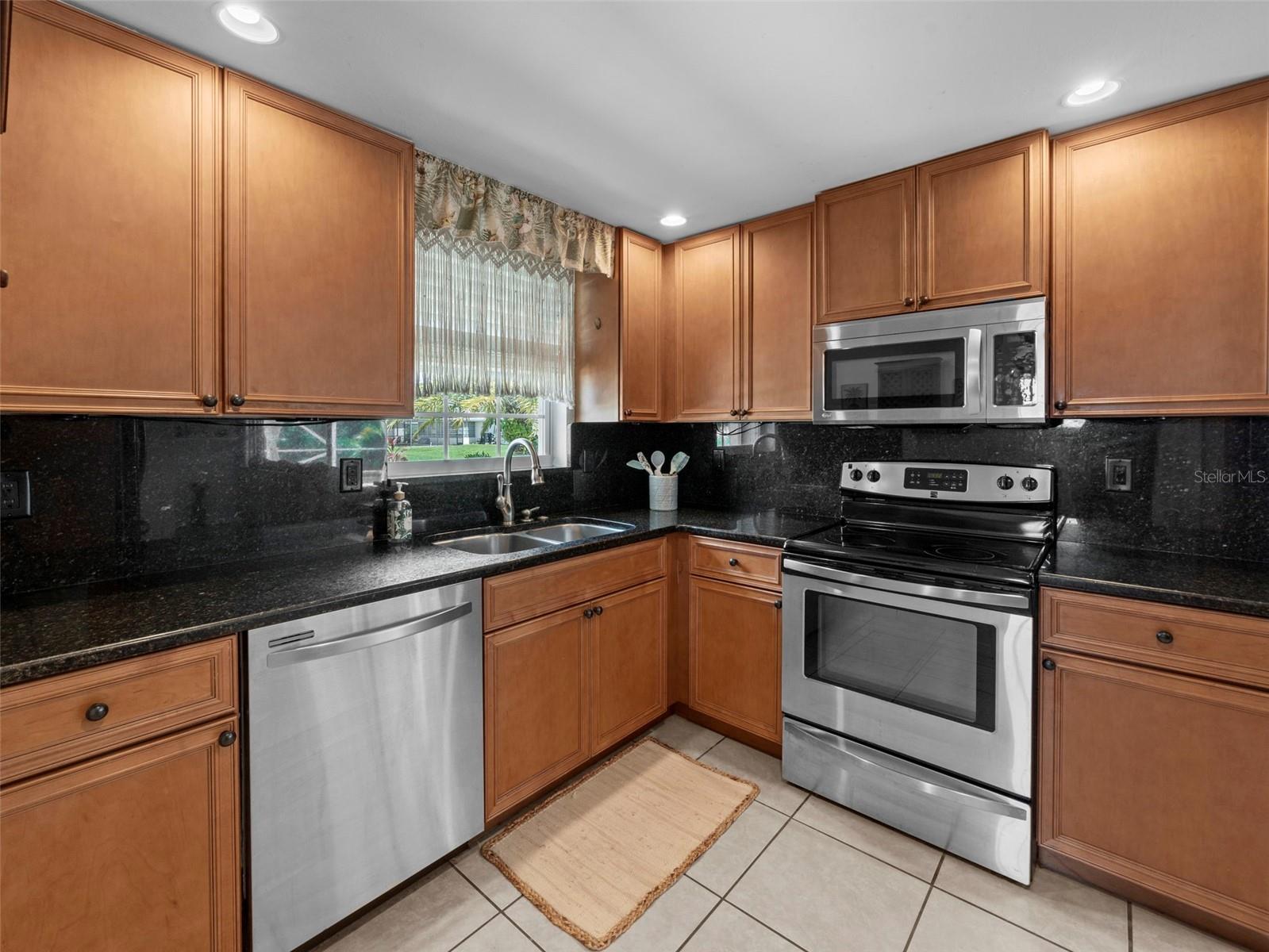 1191 Manor Rd Property Photo 19