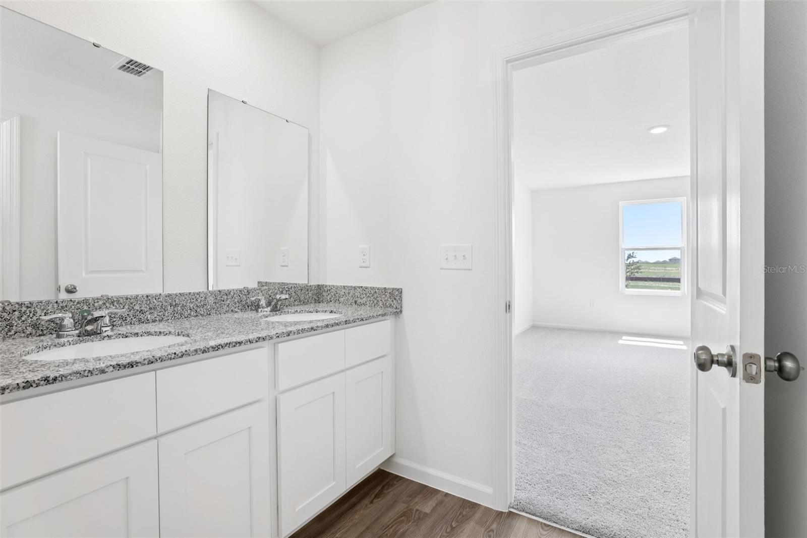 1813 Grassmere St Property Photo 33
