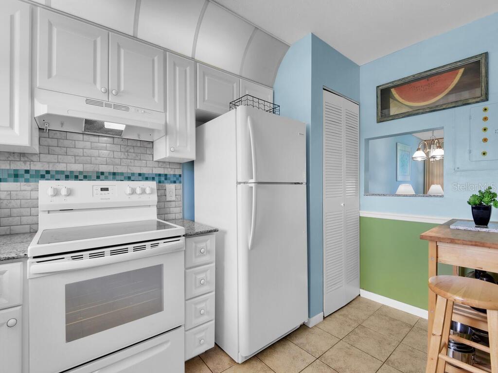4380 27th Ct Sw #1-304 Property Photo 9