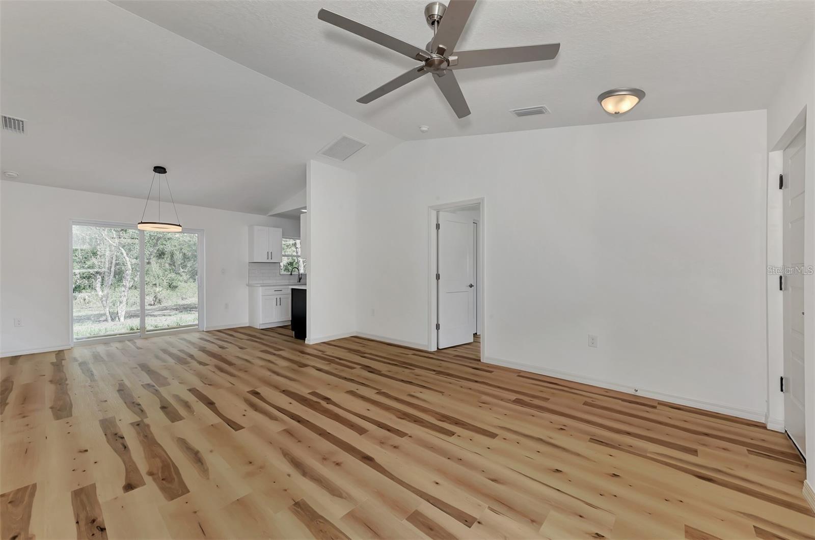 4637 Corbett Ln Property Photo 6