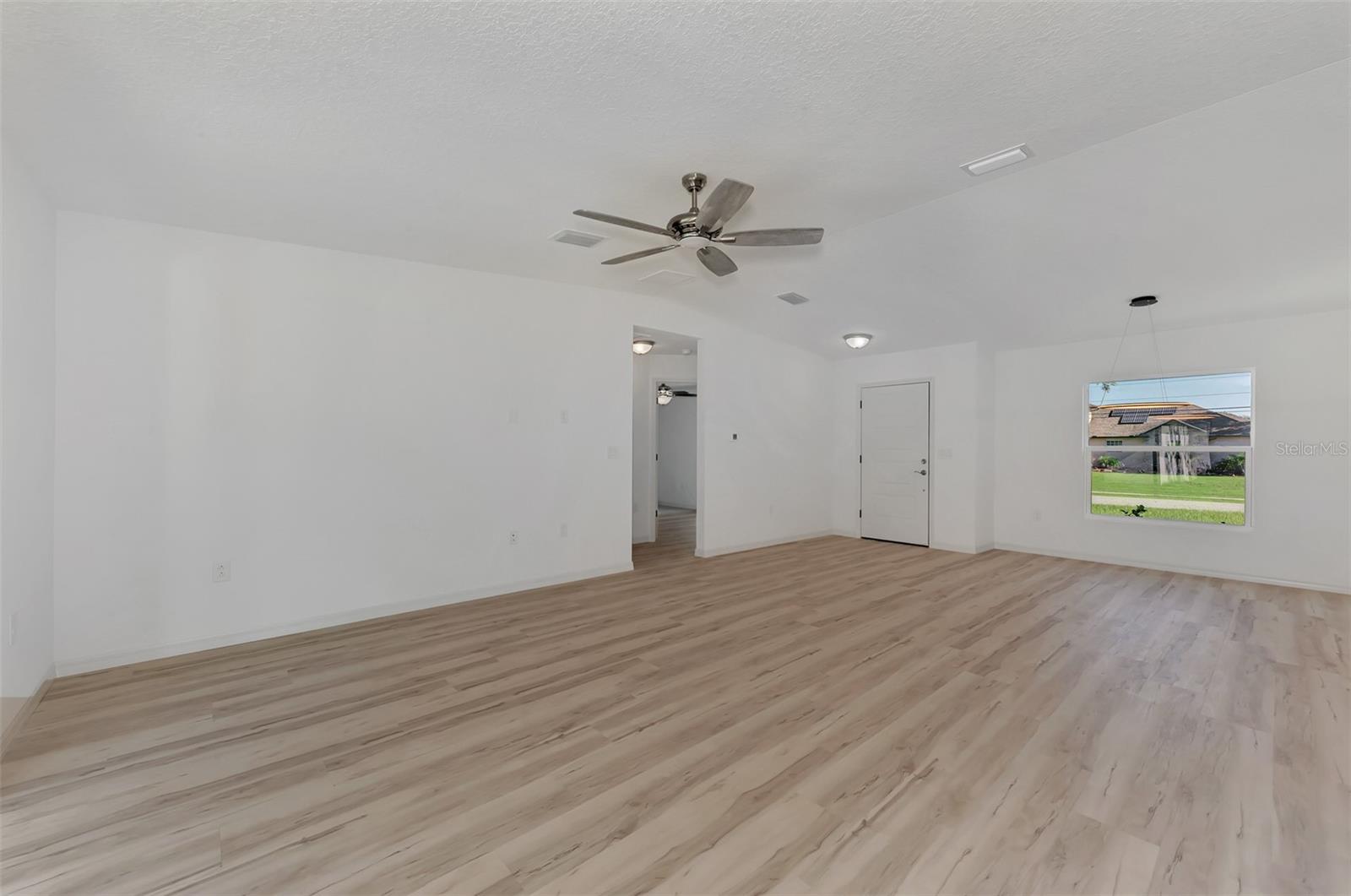 4582 Enid Ln Property Photo 9