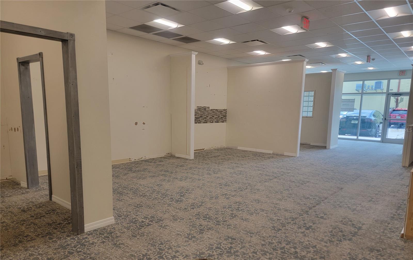20550 Veterans Blvd #101 Property Photo 8