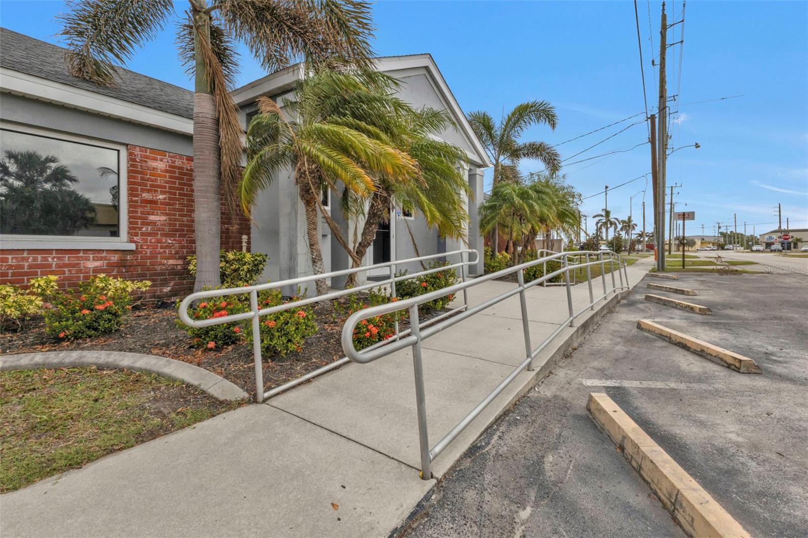 128 W Charlotte Ave Property Photo 3
